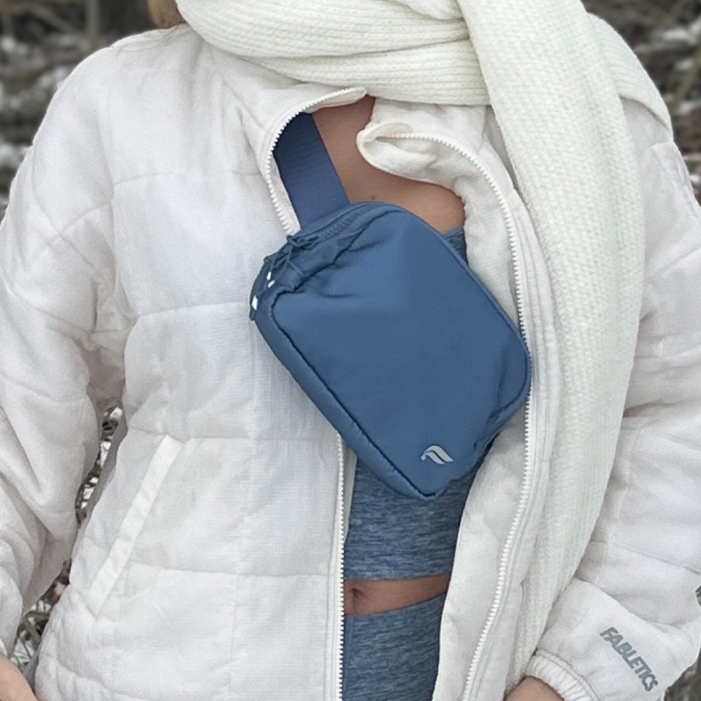 BLUE FABLETICS BELT BAG WORN 1 TIME CURRENTLY ON THEIR SITE FOR $30